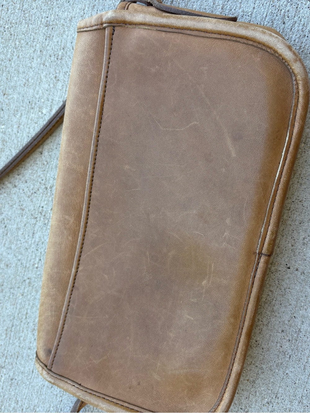 VINTAGE 80S COACH WORN IN LEATHER DINKY CROSSBODY HANDBAG - Picture 4 of 7
